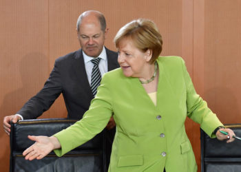 Merkel’in G20 zirvesine davet ettiği Scholz şimdiden Şansölye gibi