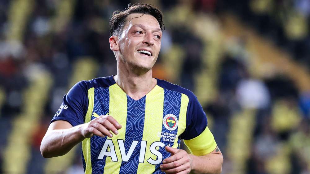 Mesut Özil: Sorumluluğu hissediyorum