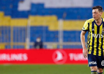 Mesut Özil, Konyaspor maçı kafilesine alınmadı