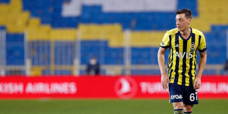 Mesut Özil, Konyaspor maçı kafilesine alınmadı