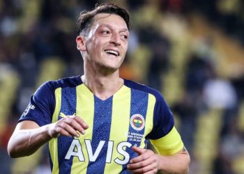 Mesut Özil: Sorumluluğu hissediyorum