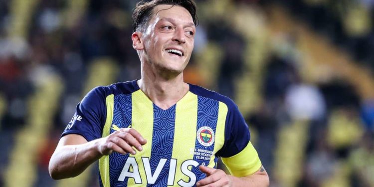 Mesut Özil: Sorumluluğu hissediyorum