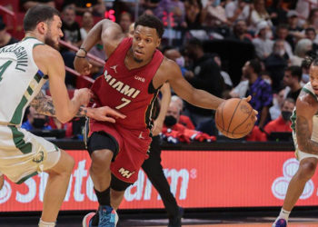Miami Heat'ten son şampiyon Bucks'a 42 sayı fark