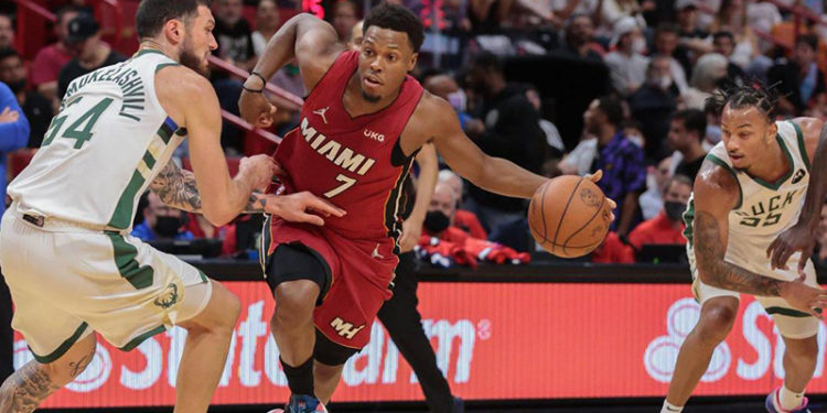 Miami Heat'ten son şampiyon Bucks'a 42 sayı fark