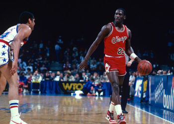 Michael Jordan'ın ilk sezon ayakkabıları açık artırmada