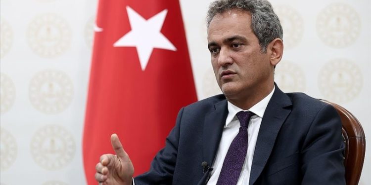 Milli Eğitim Bakanı Özer: Bin 817 sınıfta yüz yüze eğitime ara verilmiştir