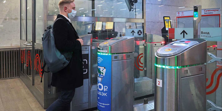 Moskova'da insanlar artık metro için ödemeyi 'yüzüyle' yapacak