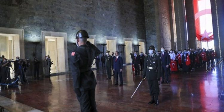 Muhalif gazeteciler Anıtkabir'deki 29 Ekim törenine alınmadı