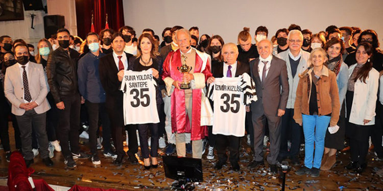 Mustafa Denizli'ye "tüm zamanların rol modeli" ödülü