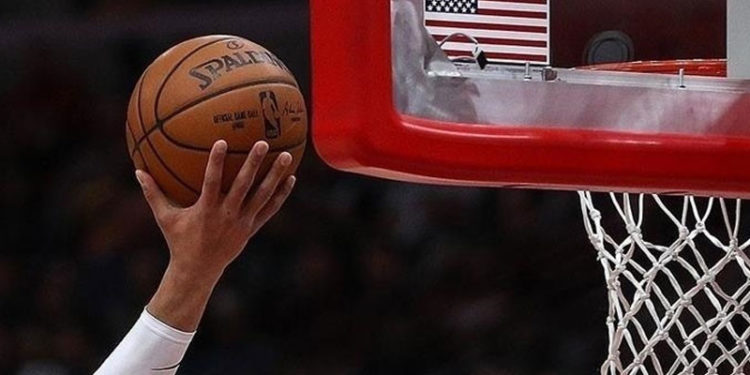 NBA'de Golden State Warriors, sezona 4'te 4 ile başladı