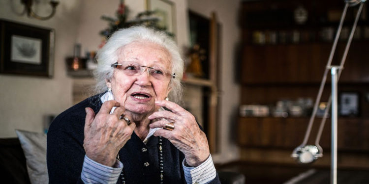 Nazi Soykırımı'ndan sağ kurtulan Erna de Vries vefat etti