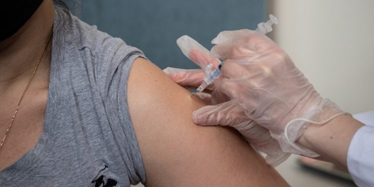 New York’ta tüm çalışanlara aşı zorunluluğu: İlk dozu 29 Ekim’den önce yaptıranlara 500 dolar ödül