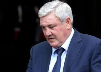 Newcastle United, Suudi Arabistan destekli konsorsiyuma satılmasından iki hafta sonra menajeri Steve Bruce'la yollarını ayırdı