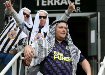 Newcastle'dan taraftara uyarı: Arap giysileri veya Orta Doğu çağrışımlı sarıklar giymeyin