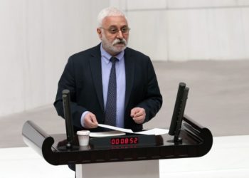 Oluç: Çare Kürtlerle barışmakta