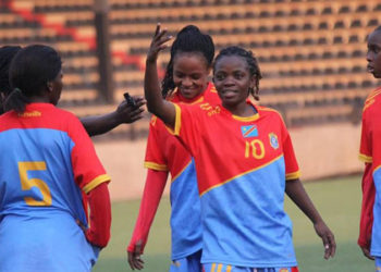 Otelden atılan milli takım futbolcuları sokakta uyudu