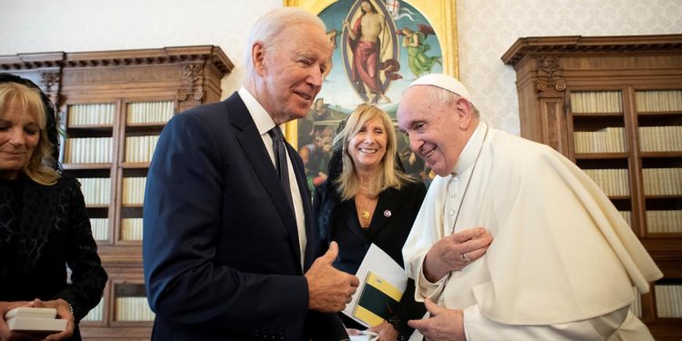 Papa Franciscus, ABD Başkanı Biden ile görüştü