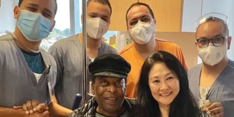 Pele, yaklaşık bir ay sonra hastaneden taburcu edildi; kemoterapi tedavisi görmeye devam edecek