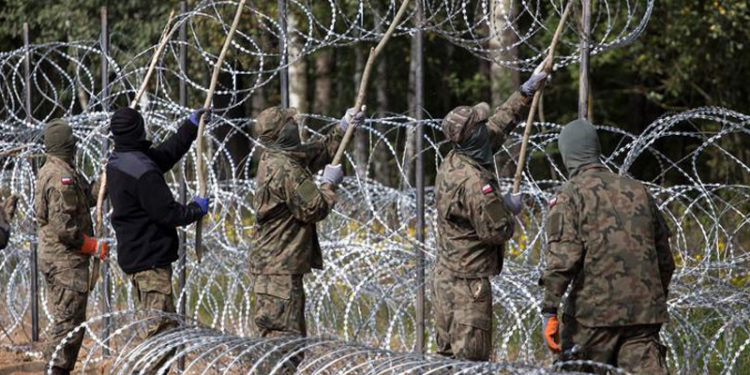 Polonya sığınmacı geçişini önlemek için Belarus sınırında asker görevlendirdi