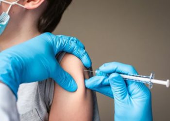 Prof. Dr. Küçükosmanoğlu: Eve taşıma riski ve bağışıklık açısından çocuklar aşılanmalı