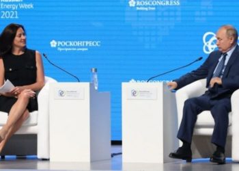 Putin'e aynı soruyu iki kez soran gazeteci gündeme oturdu