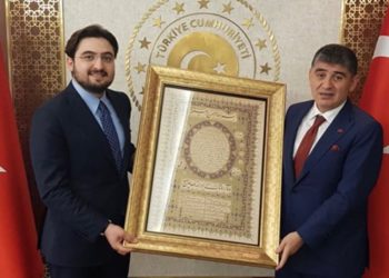 Resmi büyükelçilik hesabında kanuna aykırı 'reklam'