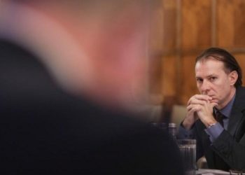 Romanya&rsquo;da h&uuml;k&uuml;met d&uuml;şt&uuml;! Siyasi kriz tırmanıyor