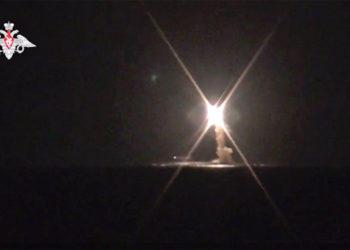 Rusya, geliştirdiği hipersonik füzeyi denizaltıdan ateşledi