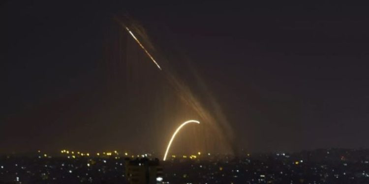 Rusya: İsrail Suriye’nin tesislerine füzeli saldırı düzenledi, 2 yaralı var