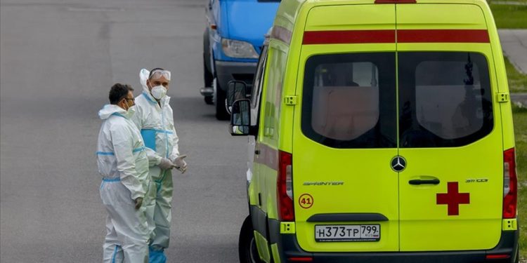 Rusya'da Covid-19 vaka sayısı 8 milyona yaklaştı