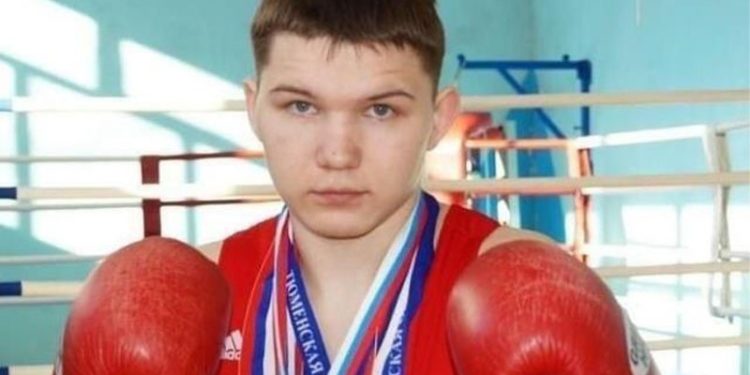 Rusya'da arkadaşını öldüren ayıyla boğuşan boksör hastanede tedavi görüyor