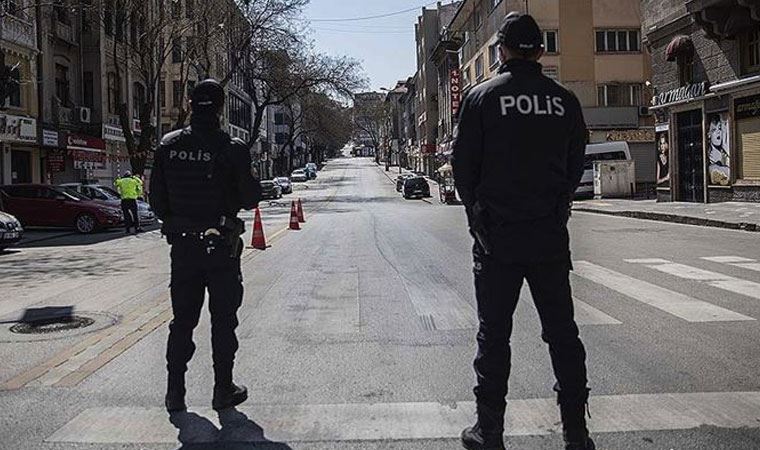 Sağlık Bakanlığı Bilim Kurulu Üyesi Prof. Dr. Alper Şener'den yeniden kapanma sinyali: 70 bin vaka sayılarına sıçrama olması durumunda...