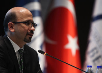 Sabah yazarı Müderrisoğlu: Bazı meslek örgütleri, kapalı devre toplantılarında bulaşıcı karamsarlık pompalıyor, "Ankara'ya bakmıyoruz bile" diyecek kadar ileri gidiyorlar