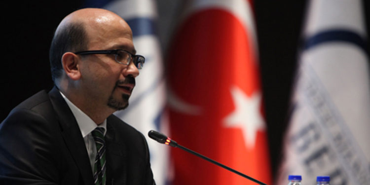 Sabah yazarı Müderrisoğlu: Bazı meslek örgütleri, kapalı devre toplantılarında bulaşıcı karamsarlık pompalıyor, "Ankara'ya bakmıyoruz bile" diyecek kadar ileri gidiyorlar