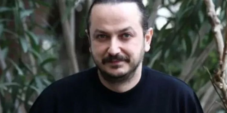 Sanatçı Güvenç Dağüstün, Hürriyet'in ödül adaylığını reddettiğini duyurdu