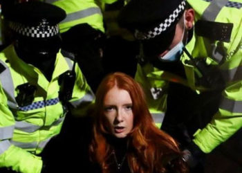 Sarah Everard anmasında gözaltına alınan kadın, Tinder’da 50 polisin kendisiyle iletişime geçtiğini söyledi