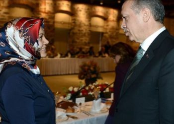 Saray’lı 29 Ekim mesajı Hilal Kaplan’ı kızdırdı