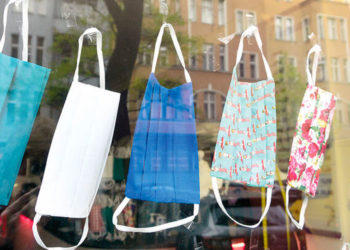 Sağlık Bakanı: Salgınla mücadelenin yükünü çocuklar bizimle bu kadar paylaşmışken, toplum neleri ihmal ediyor?