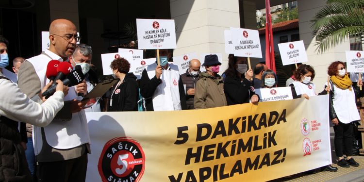 Sağlıkçılardan Bakanlığa: 5 dakikada hekimlik yapılmaz
