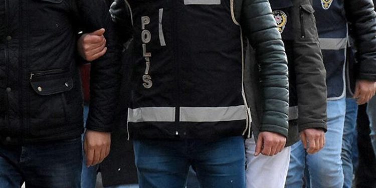 "Siyasal veya askeri casusluk" iddiasıyla gözaltına alınan altı şüpheli tutuklandı