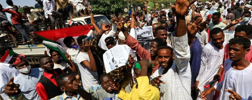 Sudan'da askeri darbe yanlıları protesto gösterileri düzenledi