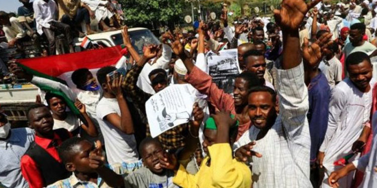 Sudan'da askeri darbe yanlıları protesto gösterileri düzenledi