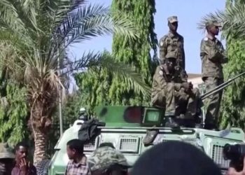 Sudan'da darbe girişimi: Başbakan ev hapsinde