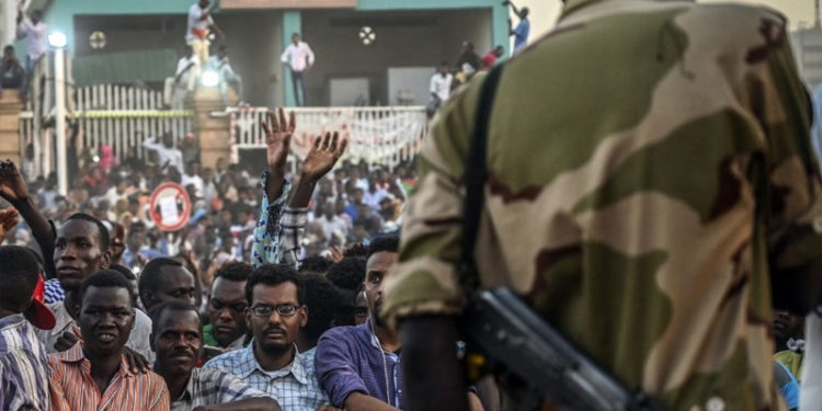 Sudan'da olağanüstü hal ilan edildi