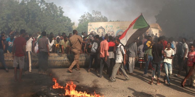 Sudan’daki askeri darbede en az 7 kişi öldü, 140’tan fazla kişi yaralandı