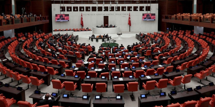 Suriye ve Irak'a sınır ötesi operasyonunun uzatılmasını öngören tezkere Meclis'e sunuldu