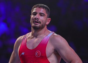 Taha Akgül Dünya Güreş Şampiyonası'nda yarı finale çıktı