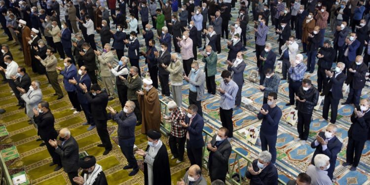 Tahran’da yaklaşık 2 yıl sonra Cuma namazları yeniden başladı