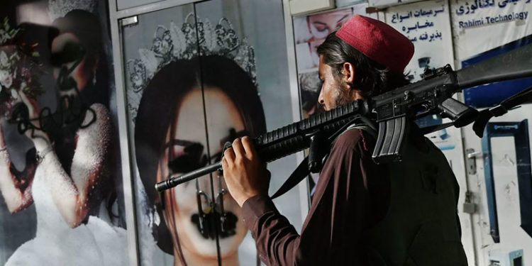 Taliban'dan Avrupa'ya çağrı: Dondurduğunuz rezervleri bırakın, kadınların eğitimine izin veririz