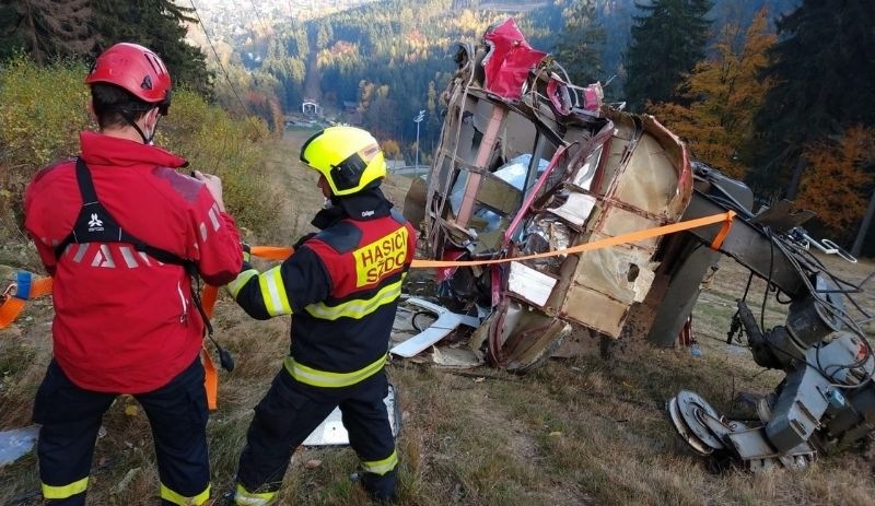 Teleferik kabini yere çakıldı, 1 kişi hayatını kaybetti